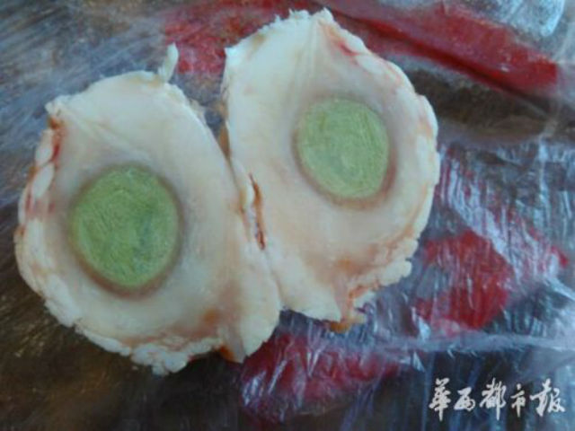 Phi thường - kỳ quặc - Phát hiện "quái trứng" cực hiếm trong ruột lợn