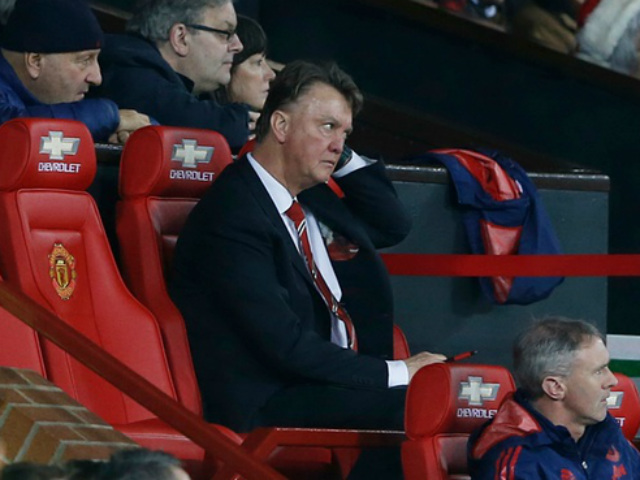 Bóng đá Ngoại hạng Anh - Tin HOT tối 21/12: 86% fan MU đòi sa thải Van Gaal