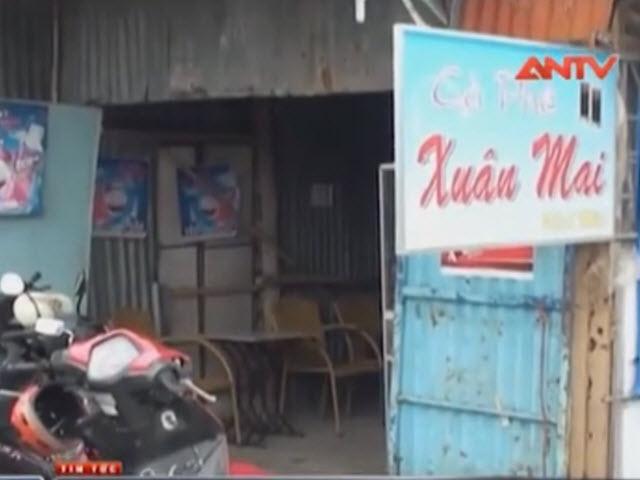 Pháp luật - Đột nhập quán cà phê “hưởng lạc” của tú bà miền Tây