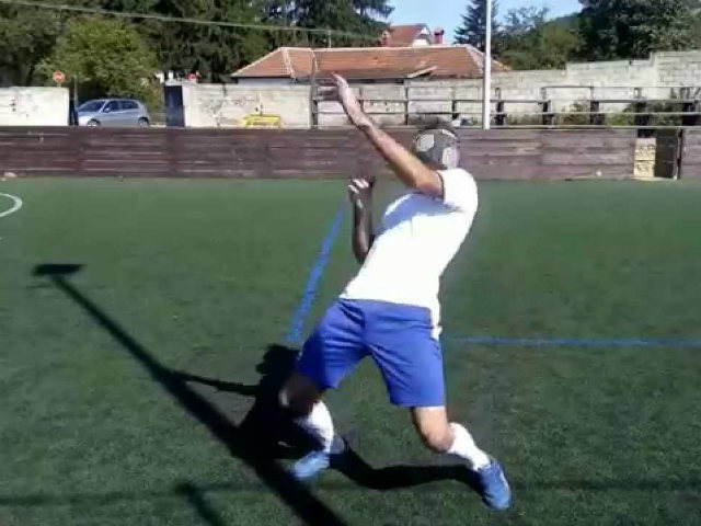 Bóng đá - "Vỡ bụng" với màn tâng bóng nghệ thuật "thảm họa"