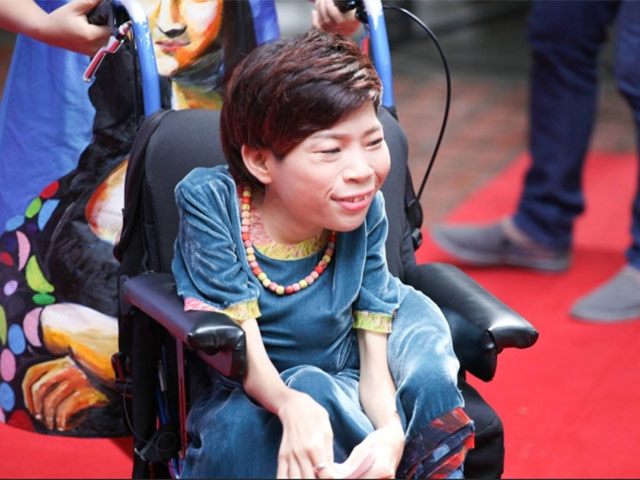 Bạn trẻ - Cuộc sống - Nghị lực sống phi thường của giám đốc khuyết tật