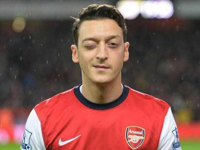 Bóng đá - Ozil kiến tạo chấp cả đội hình MU và Chelsea