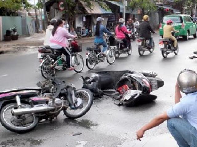 Tin tức trong ngày - Bắt "nóng" tên cướp, giật túi, bỏ chạy gây tai nạn
