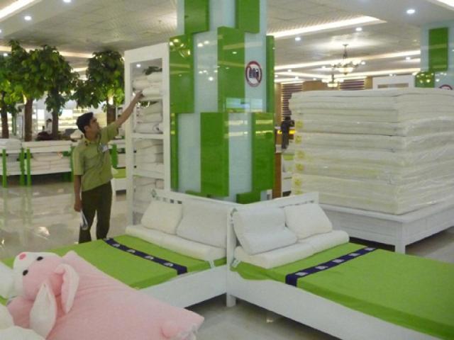 Tin tức trong ngày - Showroom cấm khách Việt ở Đà Nẵng: "Do bảo vệ lỡ miệng"