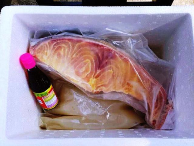 Thị trường - Tiêu dùng - Dân Sài Gòn mua cá bạc triệu làm quà Tết