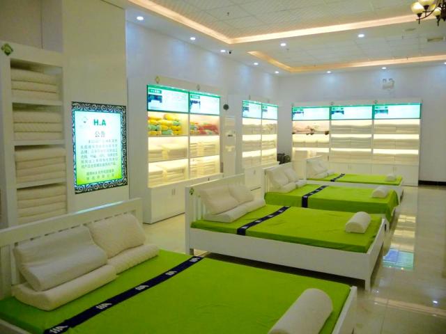 Tin tức trong ngày - Phạt showroom, shop "cấm cửa" khách Việt ở Đà Nẵng