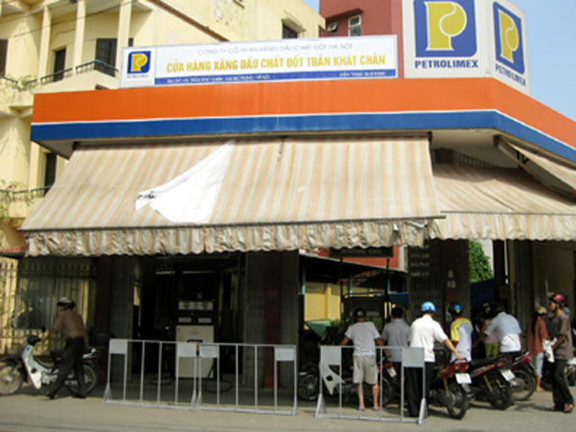 Tin tức trong ngày - Hai cây xăng gắn 6 chip điện tử “móc túi” khách hàng