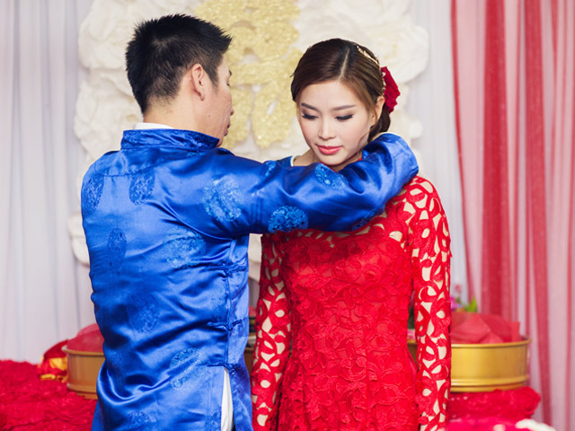 Bí quyết mặc đẹp - Á hậu Diễm Trang được đón bằng siêu xe trong đám hỏi