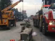 Video An ninh - Xe &quot;điên&quot; tông nát dải phân cách, nhiều người suýt chết