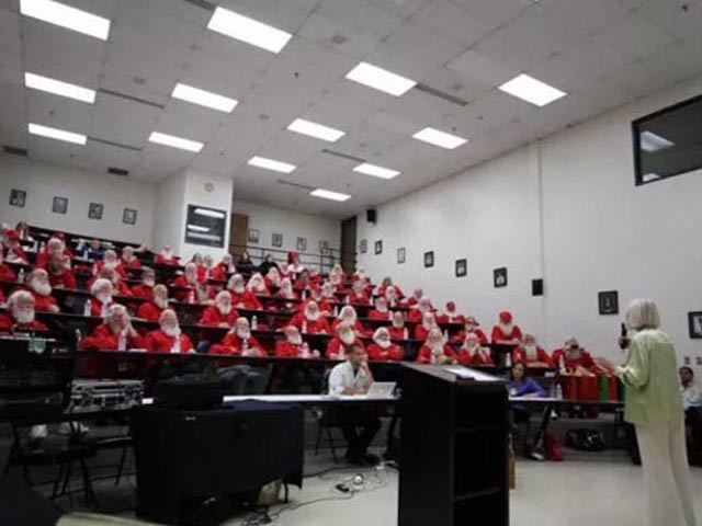 Bạn trẻ - Cuộc sống - Ông già Noel cũng phải đi học