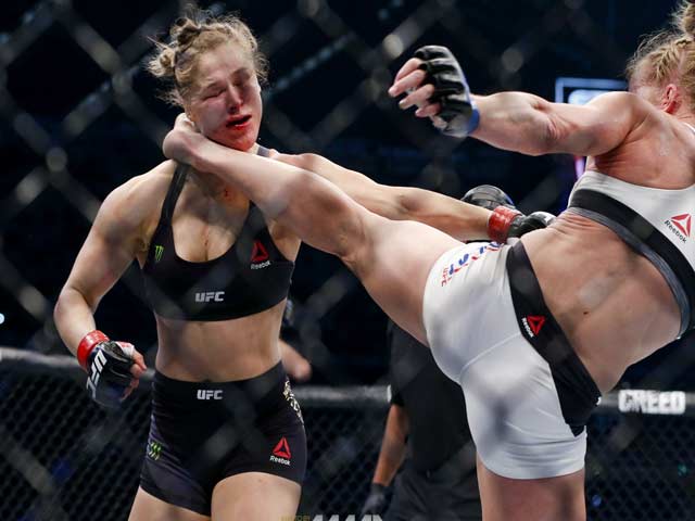 Thể thao - Những cú knock-out tàn khốc nhất MMA 2015