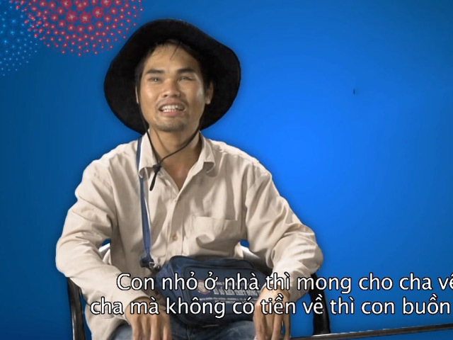 Bạn trẻ - Cuộc sống - Anh bán vé số khiếm thị với ước mơ sum vầy ngày Tết