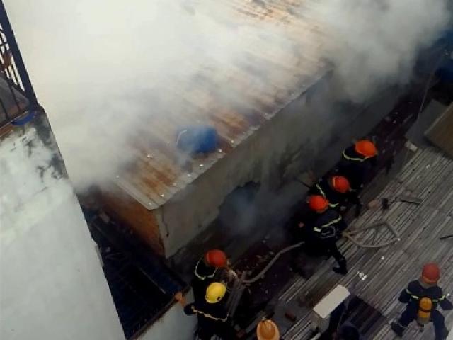 Tin tức trong ngày - TP.HCM: Cháy lớn, thiêu rụi cơ sở cơ khí cùng một cửa hàng