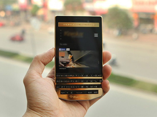 Dế sắp ra lò - BlackBerry Porsche Design P'9983 mạ vàng sắp ra mắt