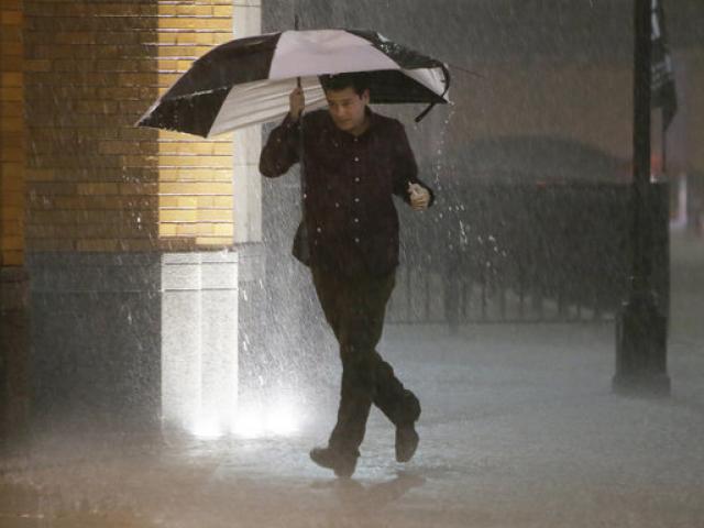 Thế giới - Ảnh: Mỹ oằn mình dưới bão kèm lốc xoáy, 23 người chết