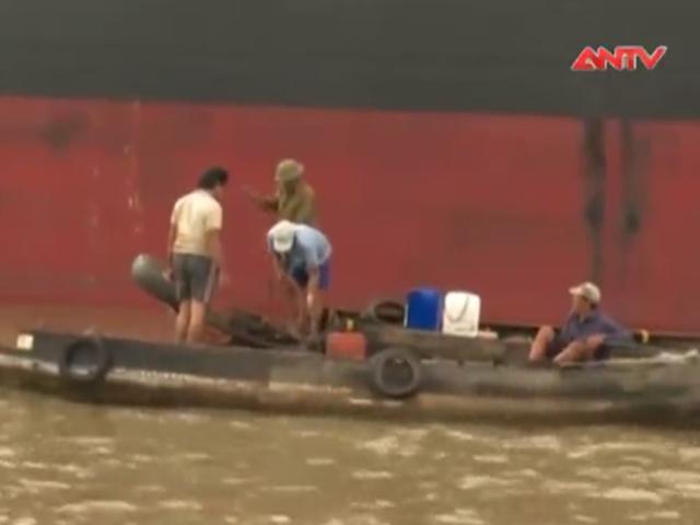 Video An ninh - TP.HCM: 4 "kình ngư" mò lên tàu nước ngoài trộm cắp