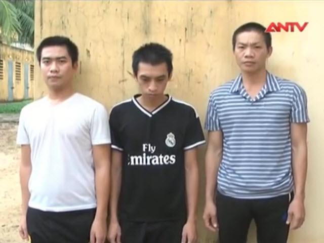 Video An ninh - Cảnh sát bắn chỉ thiên vẫn bị côn đồ ném đá tới tấp