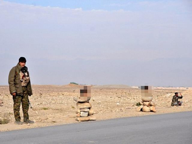 Thế giới - 4 lính IS bị chặt đầu để đòi "nợ đầu"