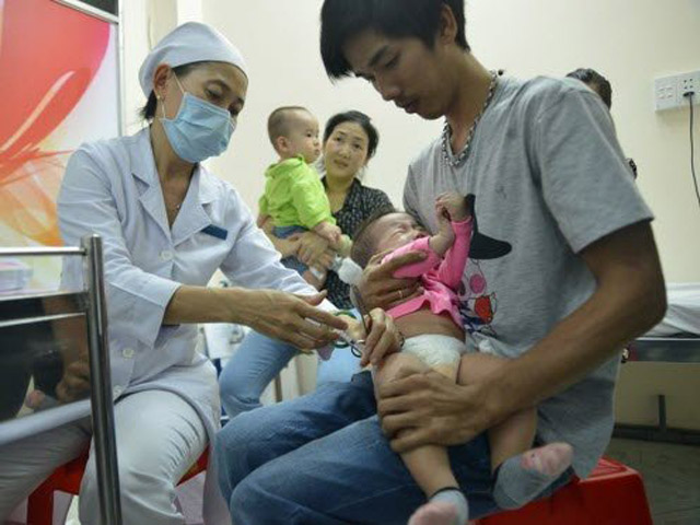 TP.HCM: Đăng ký tiêm vắc-xin mất 9.000 đồng tiền cước