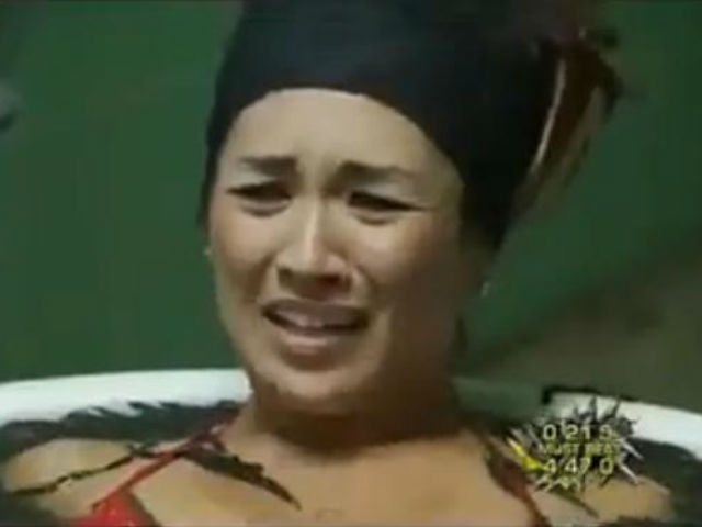 Phi thường - kỳ quặc - Clip: Thử thách hãi hùng với hàng ngàn con đỉa