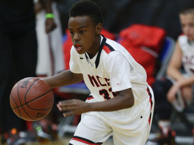 Thể thao - Tròn mắt nhìn con trai LeBron James chơi bóng rổ