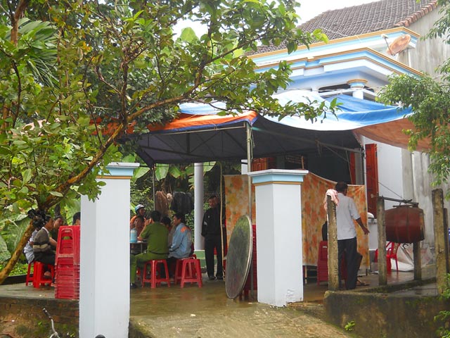 Tin tức trong ngày - Đi đánh cá ở suối, chồng chết vợ mất tích