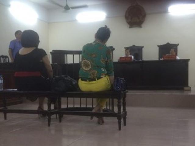 Pháp luật - Phạt tù hai phụ nữ say rượu, cắn công an phường