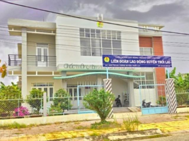 Tin tức trong ngày - Xây trụ sở hoành tráng cho... 3 người làm việc