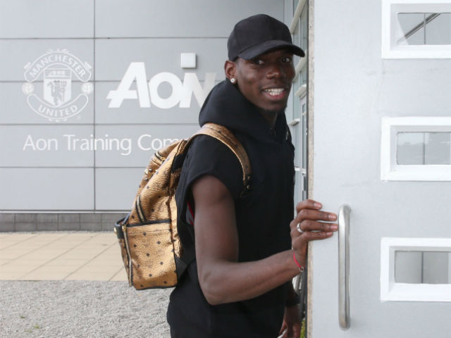 Bóng đá - MU: Pogba tậm tịt trên sân, "tỏa sáng" trong khách sạn