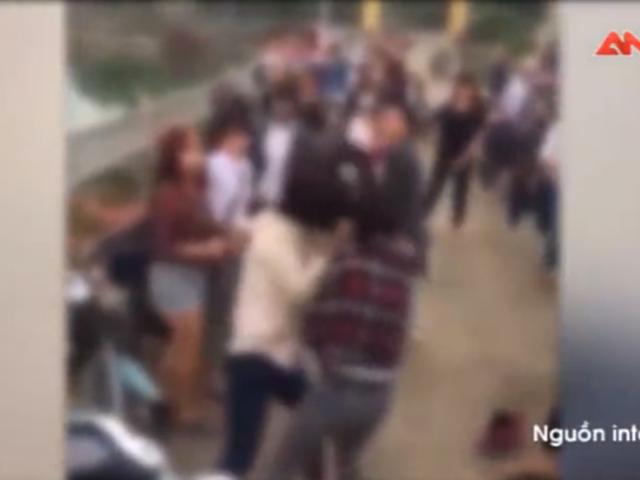 Pháp luật - Clip: Nữ sinh Thanh Hóa "choảng" nhau vì Facebook