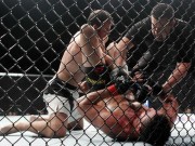 Thể thao - UFC: Chiêu độc dùng chân khóa tay, đối thủ gào xin