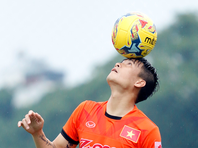 Bóng đá - ĐTVN: Công Vinh làm xiếc với trái bóng như Ronaldo