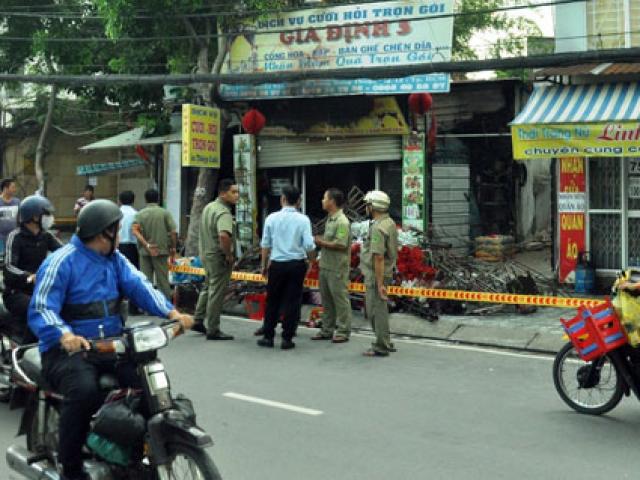 Tin tức trong ngày - Vụ cháy tiệm cưới hỏi: Mẹ ôm con chết trong lửa đỏ