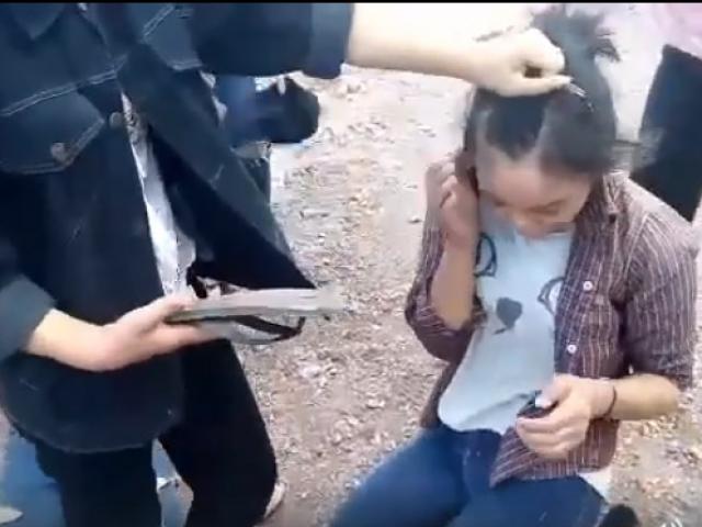 Bạn trẻ - Cuộc sống - Nhóm nữ sinh lớp 9 đánh hội đồng 2 bạn nữ vì ghen tuông