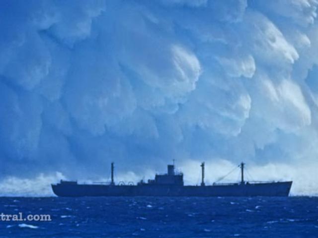 Thế giới - Suýt mất mạng vì bom hạt nhân "khủng" nổ dưới biển