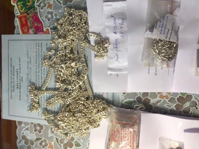 Pháp luật - Hàng loạt tiệm cầm đồ ở Bình Dương dính bẫy vàng giả