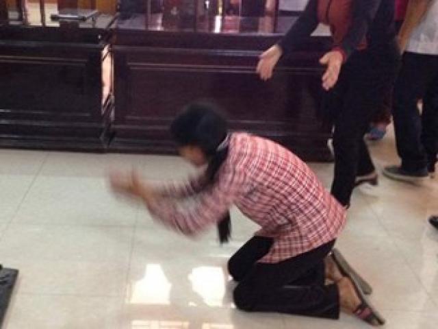 Pháp luật - Vợ bị cáo quỳ trước vành móng ngựa cảm ơn quan tòa
