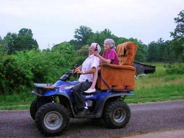 Tranh vui - Học người già cách thể hiện tình yêu