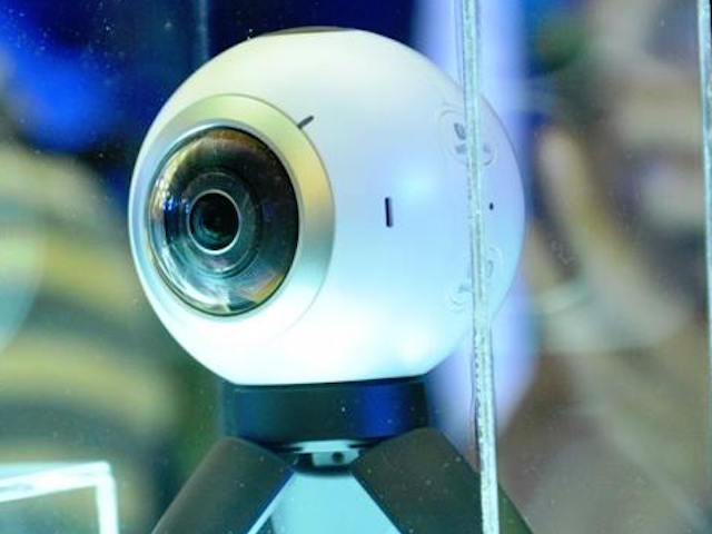 Công nghệ thông tin - Samsung Gear 360: Phụ kiện chụp ảnh 360 độ cho smartphone