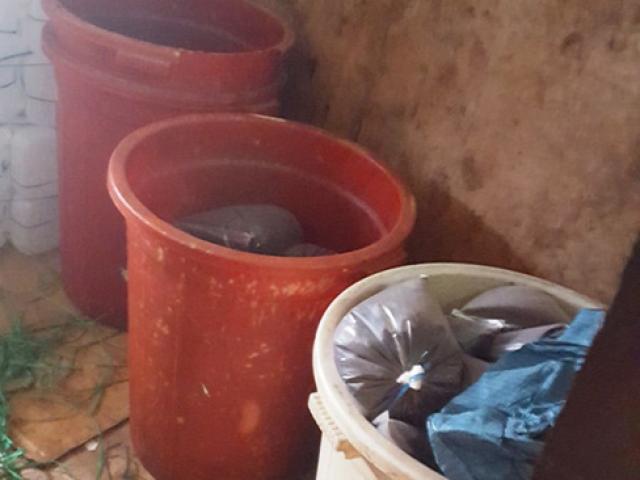 Thị trường - Tiêu dùng - Kinh hoàng công nghệ sản xuất tương ớt "ba không", nguyên liệu TQ