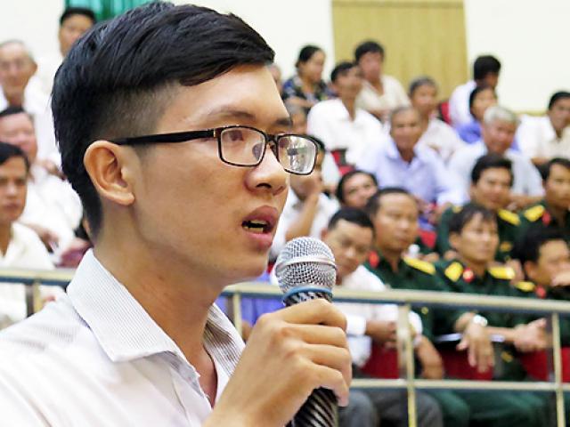 Tin tức trong ngày - Thầy giáo bị "treo" lương, kêu cứu Bí thư Thăng là ai?