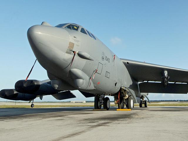 Mỹ hồi sinh máy bay B-52 cũ thành “ma tốc độ”