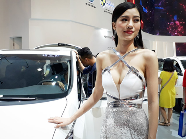 Ngắm xe - "Bỏng mắt" với dàn mỹ nhân tại Triển lãm ô tô Việt Nam 2016 (P1)