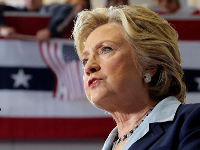 Thế giới - Wikileaks tiết lộ 2.000 email liên quan tới bà Clinton