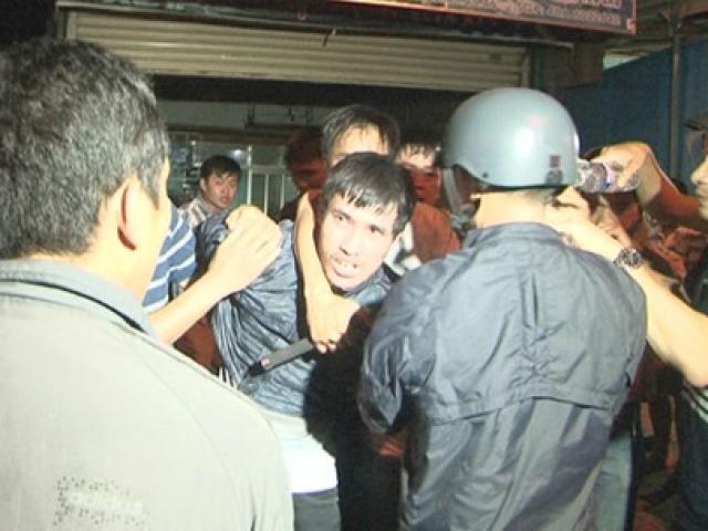 Pháp luật - Khống chế con tin 6 giờ vì muốn... tự tử bằng súng