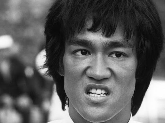 Phim - Fan bức xúc vì Lý Tiểu Long bị "dìm hàng" trong phim về chính mình