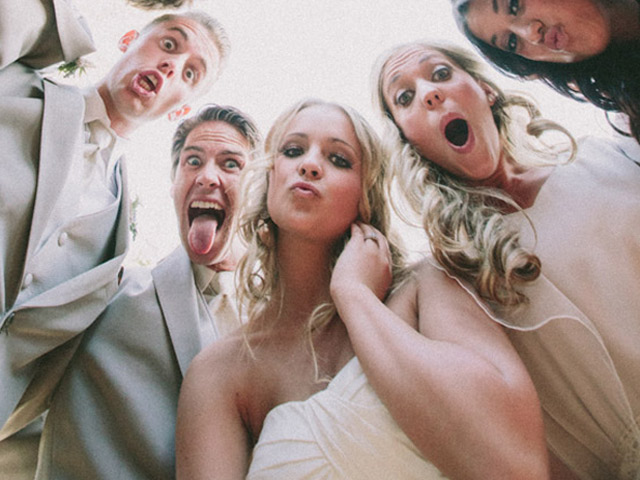 Tranh vui - Chú rể "điên đầu" với những chàng phù rể hài hước