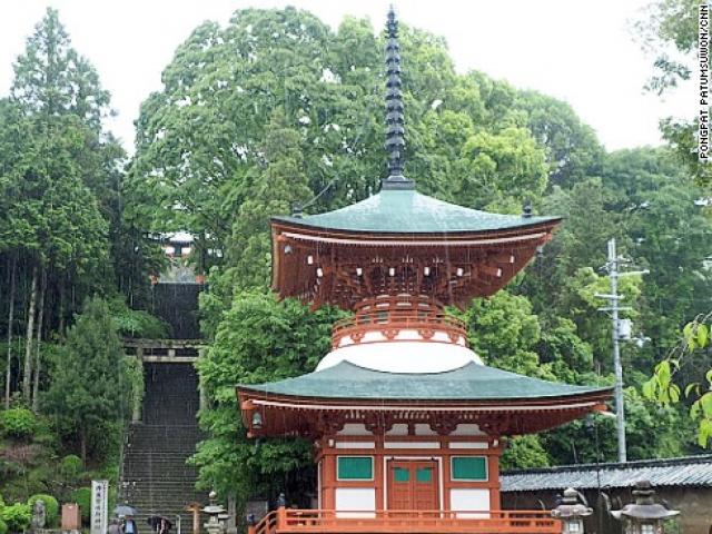 Ngôi đền treo hàng trăm “bộ ngực” phụ nữ ở Nhật Bản