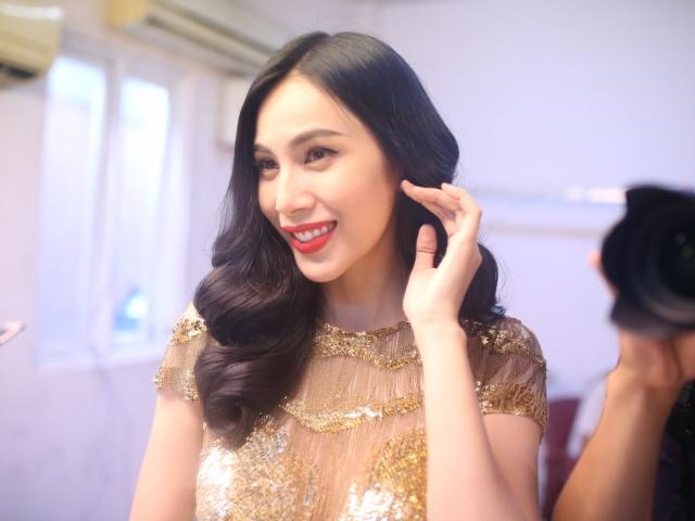 Ca nhạc - MTV - Thủy Tiên mua váy ở chợ Bến Thành để quay show tiền tỷ