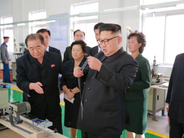 Thế giới - Kim Jong-un trông khác lạ trong lần xuất hiện mới nhất